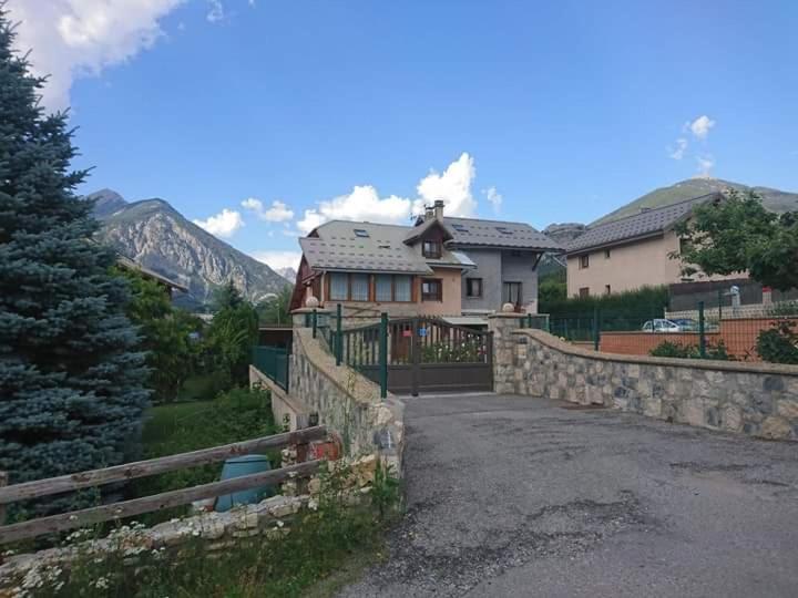 Maison Mitoyenne Avec Terrasse Villar-Saint-Pancrace Екстериор снимка